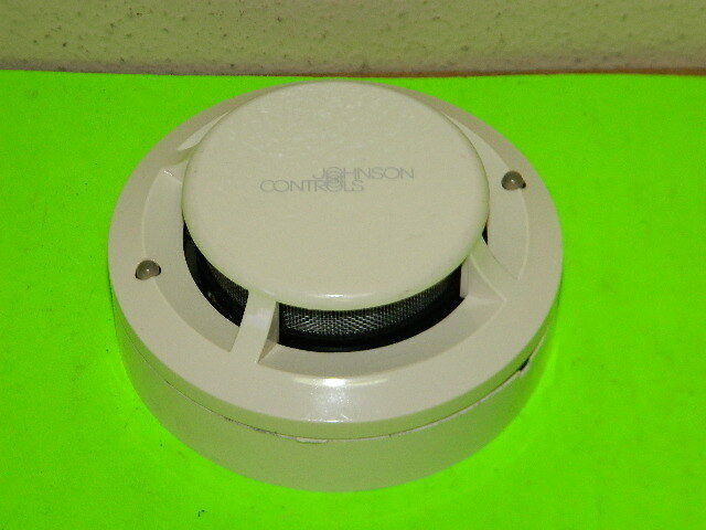 Johnson Controls 2251j Intelligent Photoelectric Smoke Detector W/ B501j Base