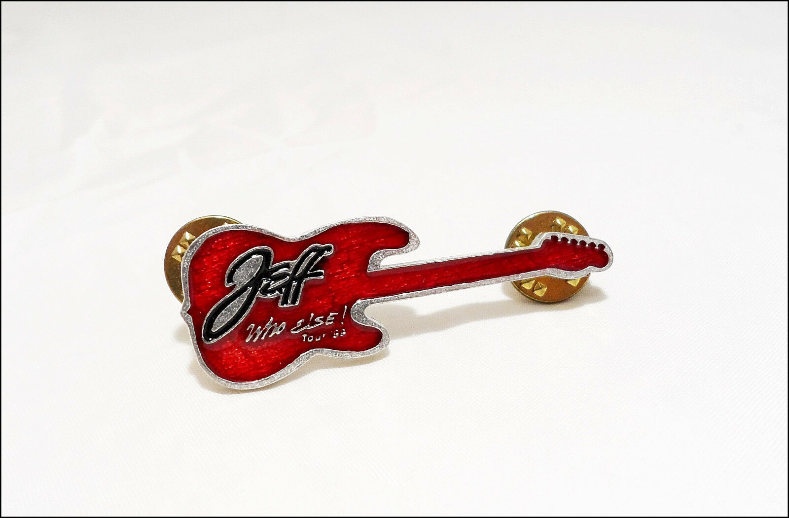 Jeff Beck 1999 Who Else! Concert Tour Mini Guitar Pin Badge