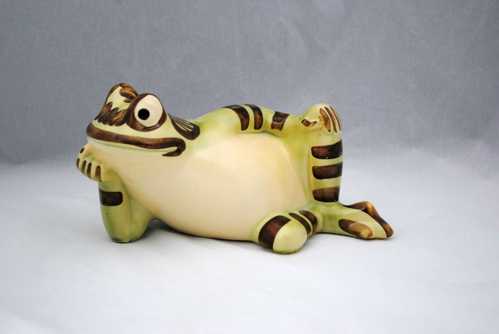 Vintage Mccoy Laying Reclining Smiling Frog Figurine Garden Decoration